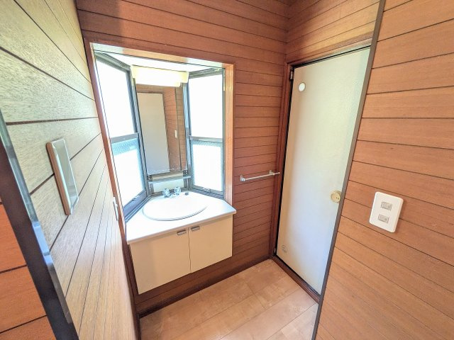 ～2階トイレ前にも洗面台があります～