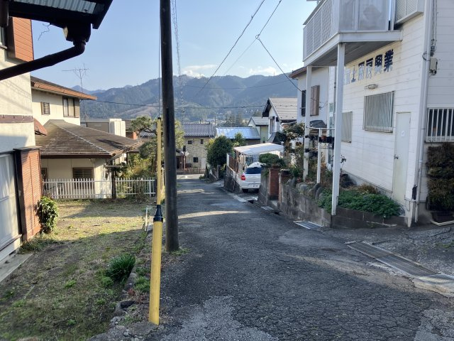 前面道路含む現地写真です