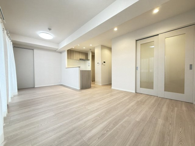【リノベーション仕様】綺麗な室内、ワイドリビング16帖以上、洋室3部屋あります。