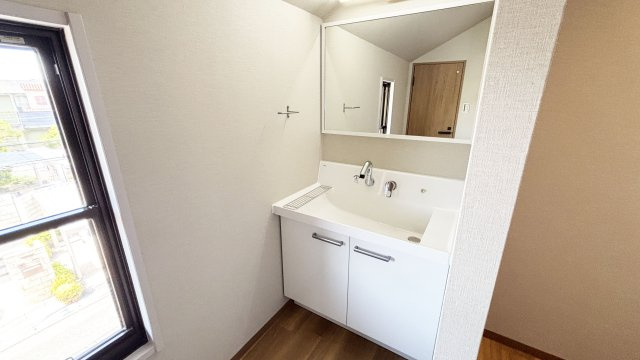 2階にも独立洗面台があり、朝の混雑を軽減できます！