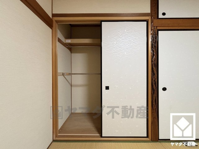 新たに家具を買わなくても良いので、ハンガーパイプ付きの押入は嬉しいですね。