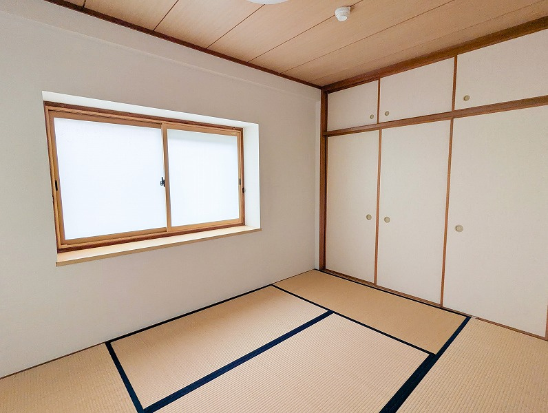 落ち着いた雰囲気の8帖和室。