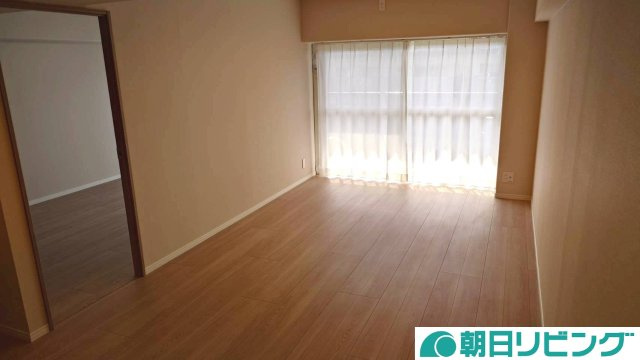 開放感あふれる14.5帖のLDKは家族でゆったり寛げる、明るく清潔感のある住空間です。