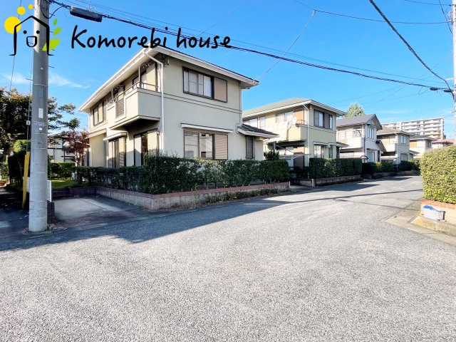 前面道路含む現地写真です