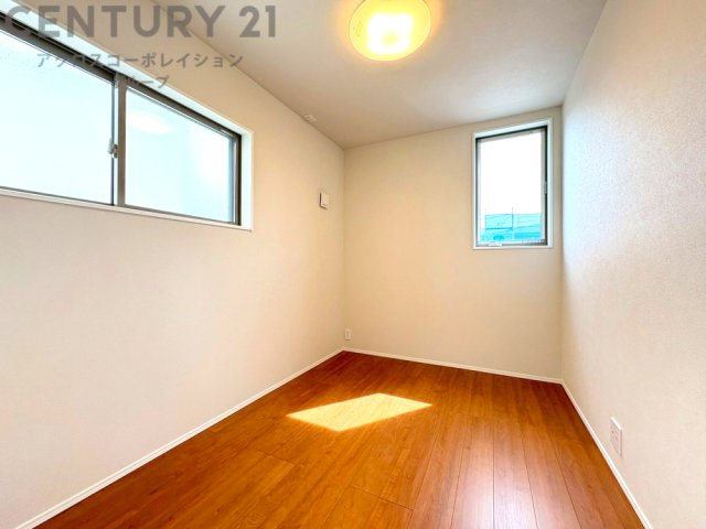 子供部屋…創造性や成長を促す遊びの空間を提供。学習や趣味に集中できる環境を整えます。個別のプライベートスペースは自己表現と自立心を育み、心地よい睡眠環境を整えリラックスできる場所を提供。