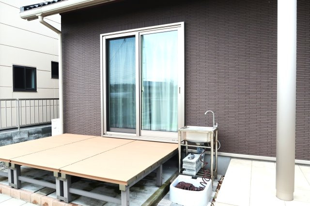 ウッドデッキと外部水栓