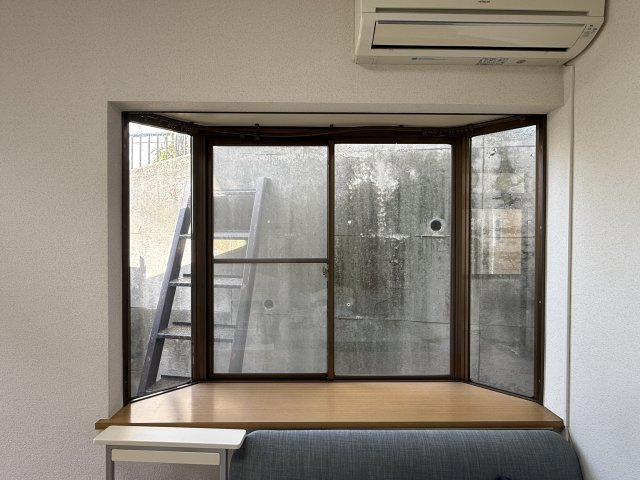 リビングの出窓です。