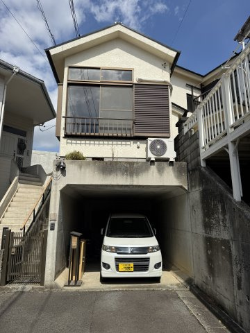 地下車庫のため、大切なお車の保管ができます。