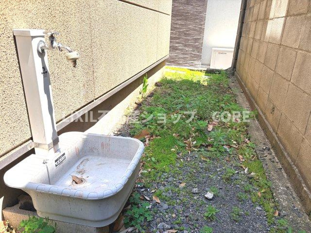 ガーデニングや家庭菜園等楽しめるお庭スペースもございます。ぜひ一度現地でご覧ください。