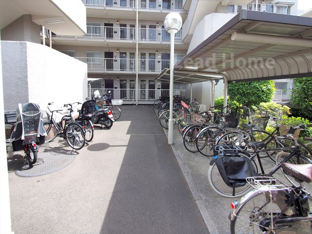 敷地内にゆとりある駐輪スペースを確保！駅までのお出かけや日々のお買い物も自転車で快適に出発できます！