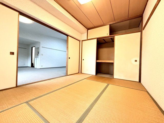 押入れがあるので収納量も十分！室内綺麗にお使いです！