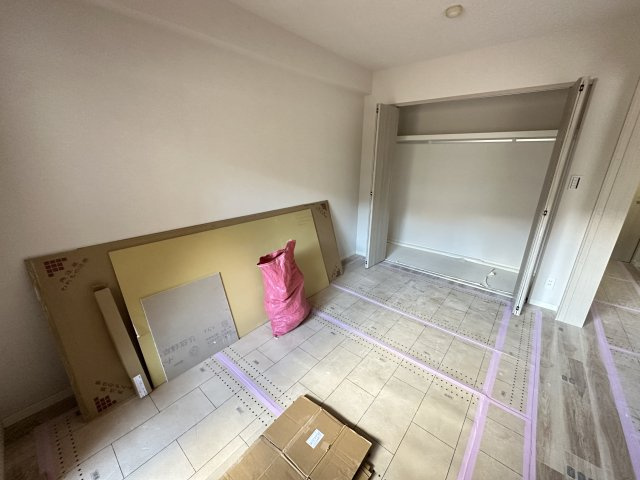 広々とした6帖の主寝室は居心地も良さそうですね。バルコニーに面したお部屋なので居心地も◎