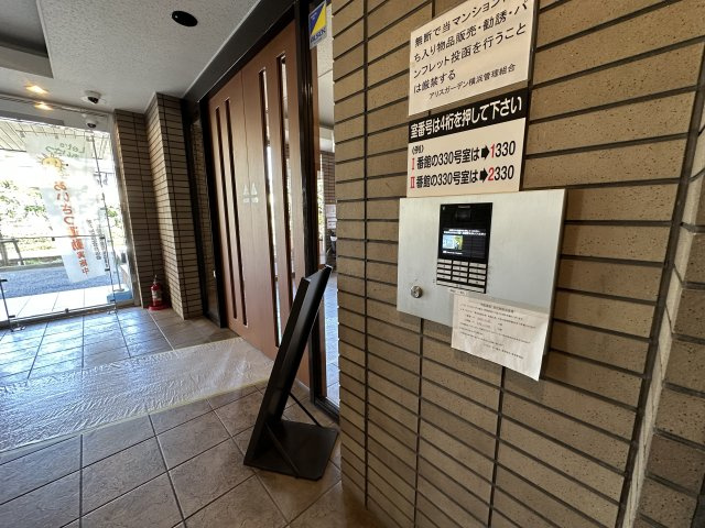 綺麗に整備されたエントランス部分です。セキュリティー面でも安心のオートロックを完備。