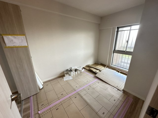 収納付きでお子様の成長に合わせた家具の配置がしやすいお部屋です。