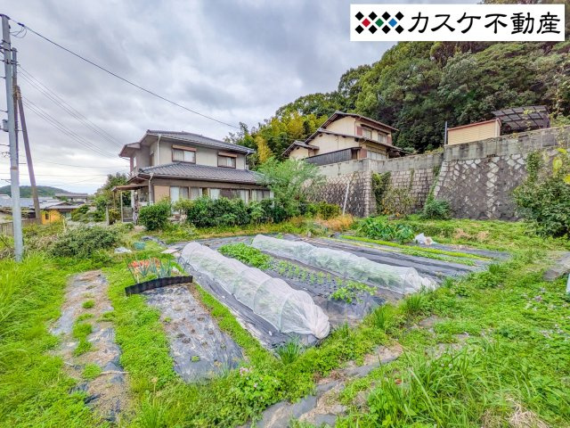 家庭菜園やお子様の遊び場にもピッタリの日当たりの良い南庭♪