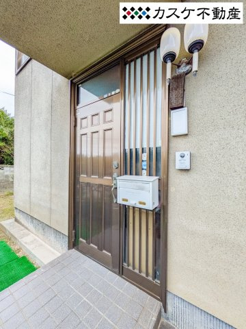 雨の日も濡れずにすむ屋根付き玄関ポーチ◎
