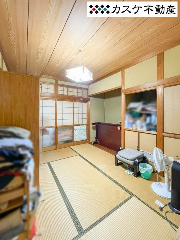 広縁のある6帖の和室からは庭も眺めることができます