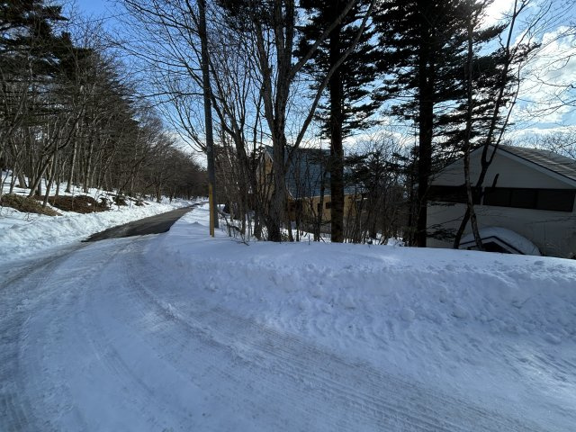 前面道路含む現地写真です