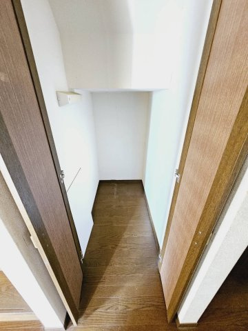 ■1階の階段下収納