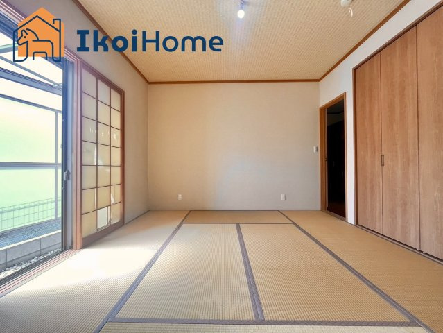 和室は音を吸収し床に比べて柔らかく転んでも痛くない為子供部屋としてもおすすめです。