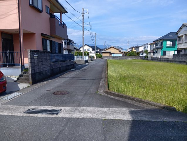 イオンタウン富士南店まで車で5分です。ショッピング・ランチなど楽しめます。