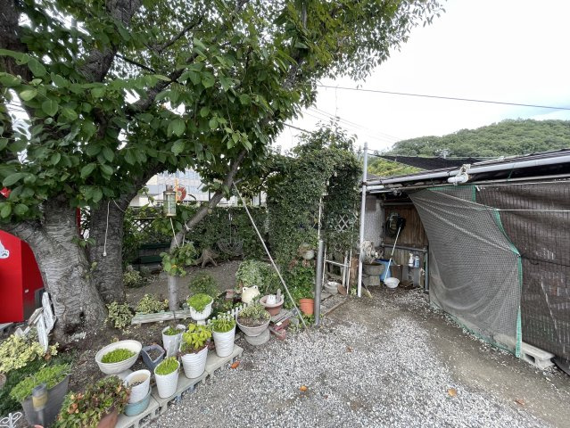 陽当たり良好。お庭や駐車スペースも確保できる広さで、家族向けの住まいに最適な土地です。子育てにも適した環境が整っています。暮らしの夢をかなえる場所としてぜひご検討ください。　