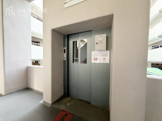 共用エレベーター
