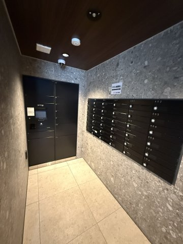 外出中でも荷物を受け取れる、忙しい毎日に嬉しい設備です　