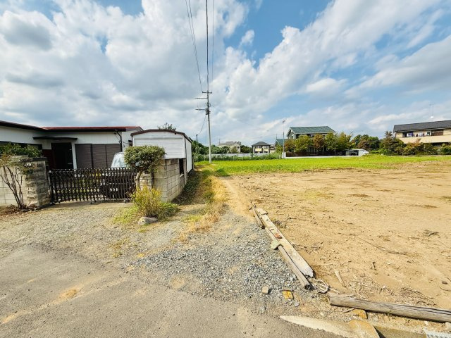 西側道路（約1.8ｍ公道に約11ｍ接道（法外））