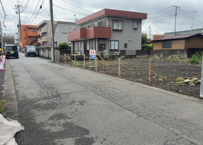 土地の形が極端に長細かったり、狭小地、あるいは道路との高低差がある傾斜地だった場合、後々売ろうとしても買い手がつかない場合もあります。後々、売却することになった時に価値の下がらない土地を選びましょう。
