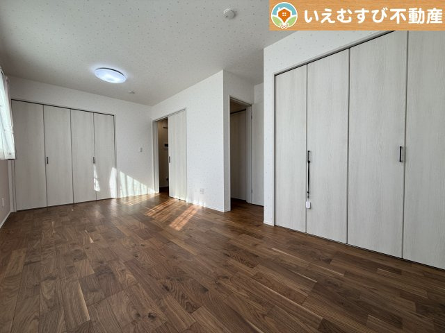 ナチュラルな色合いが落ち着くお部屋　シンプルな内装のお部屋なので自分でコーディネートしても楽しそうですね♪