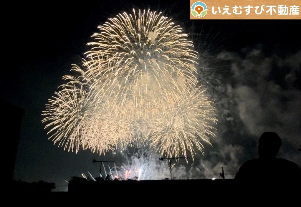 ルーフバルコニーは見晴し良好！　花火大会の際には、遮る物もなく眺望が良い人気の立地です♪