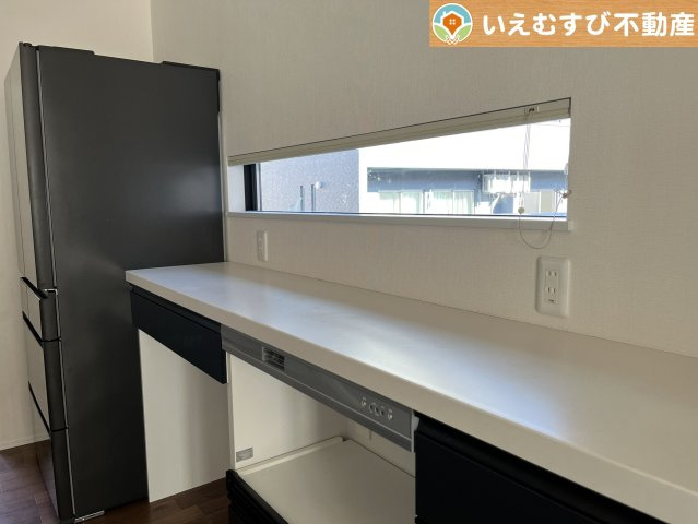 機能性収納性に溢れるキッチン。　収納もたっぷり付いていてすっきり片付く！毎日楽しくお料理が出来そうです！