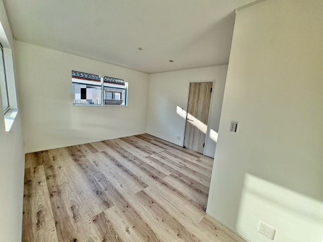 洋室9帖　南向きで明るいお部屋です。