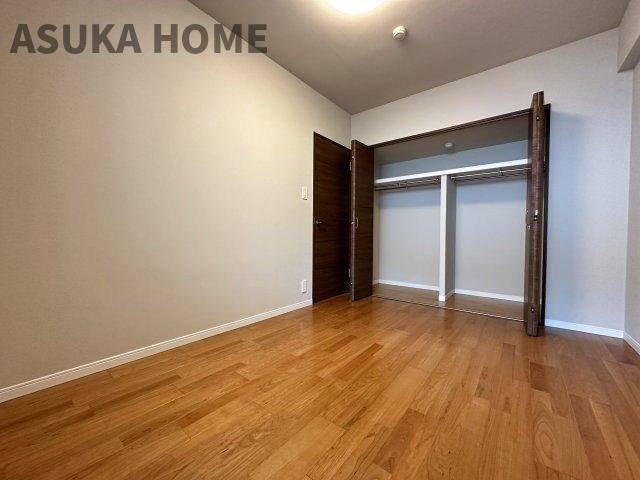 収納付きでお子様の成長に合わせた家具の配置がしやすいお部屋です。