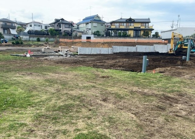 土地の形が極端に長細かったり、狭小地、あるいは道路との高低差がある傾斜地だった場合、後々売ろうとしても買い手がつかない場合もあります。後々、売却することになった時に価値の下がらない土地を選びましょう。