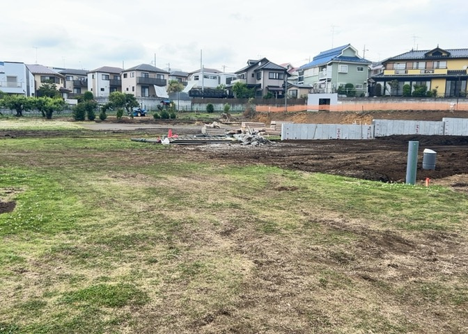 土地を買う際、住む地域の自治体や福祉の補助制度にも注目してみましょう。子供や老人の医療補助やゴミ出しのルールなど、自治体によってルールに大きな違いがあるため、暮らしやすい土地で判断するとよいでしょう。