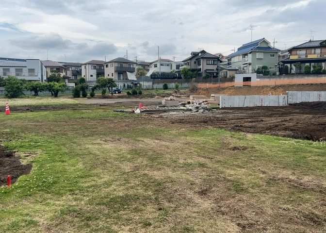 隣家の土地はどうなっているのか、生活利便施設が近くにあるのか、学校まで近いかなど、お客様のライフスタイルにあわせたイメージが重要です。また、近くにあると困る施設が近くにないかも確認するといいでしょう。