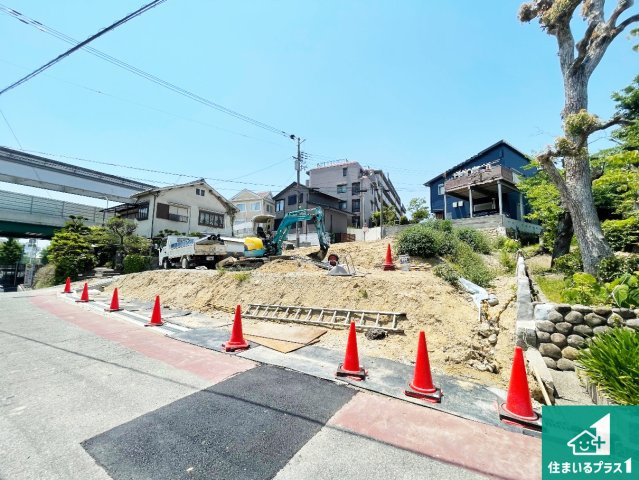 周辺は落ち着いた街並みの住宅地！子育てがしやすい住環境です！現地でしかわからない事もございます。是非一度ご覧ください。
