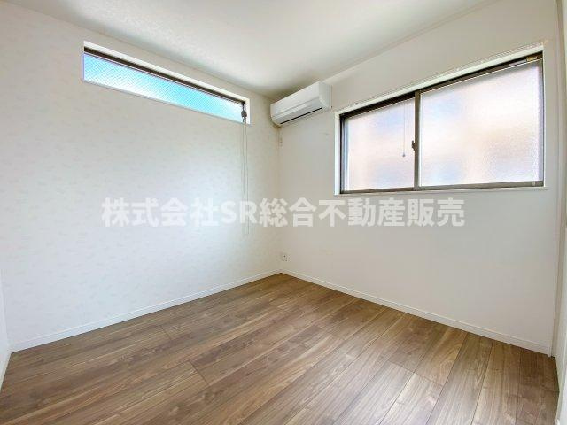 2F・東側洋室6帖。落ち着いて過ごせるお部屋なので、寝室にいかがでしょうか