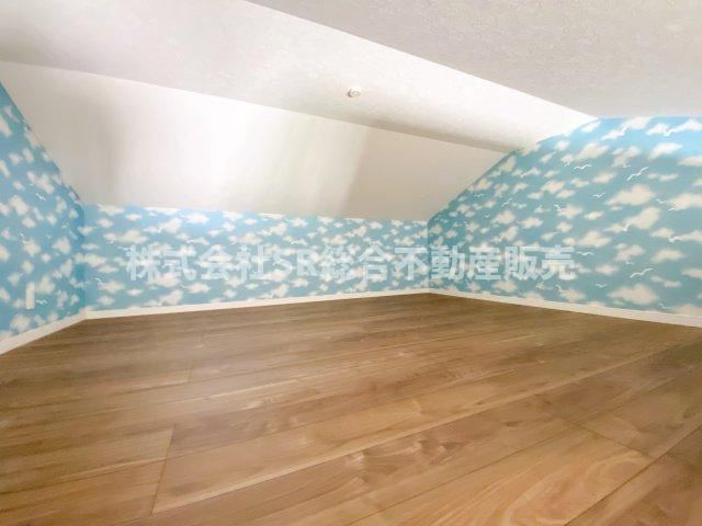 ロフトがあり遊び場、寝室、物置等多用途に使えます！