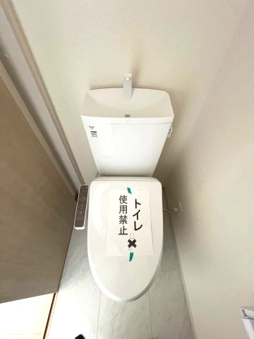 2階トイレには快適な温水洗浄便座付
