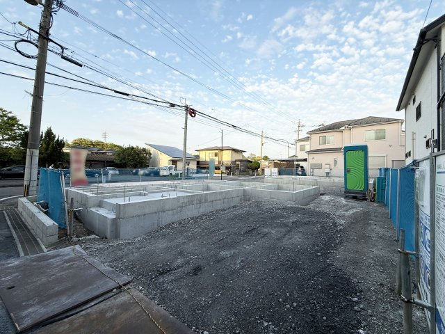 【陽当たり良好・角地】交通量が少ないため、運転が苦手な方も安心です。