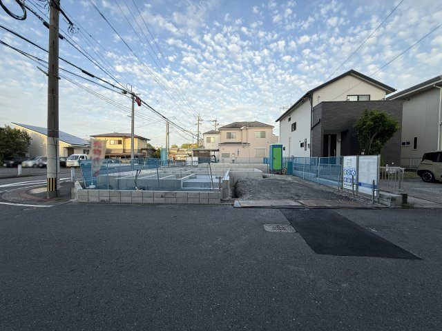【陽当たり良好・角地】交通量が少ないため、運転が苦手な方も安心です。