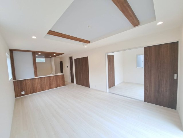 折上天井が開放的なリビング18帖
