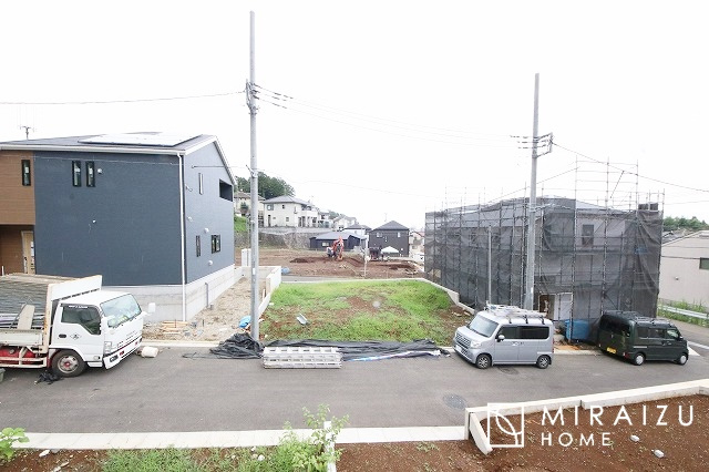 永く住むからこそシンプルで飽きのこないデザインに。ただいま、おかえりの温かな声が聞こえる玄関。