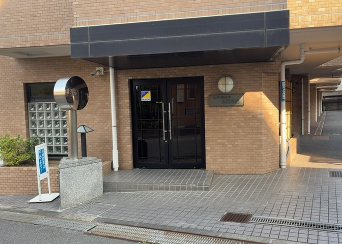 マンションのエントランスには、もともと風よけや防犯の役割がありますが、マンションによって宅配ボックスなどの設備が備わっている所もあります。日々の生活をイメージしながら生活しやすさをチェックしましょう。