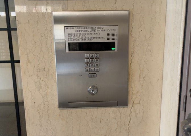 当然のことではありますが、オートロックやセンサーライト、ホームセキュリティーなどの防犯設備があれば、小さいお子様がいるご家庭も安心ですよね！まず物件購入の際は、防犯設備もチェックするようにしましょう。