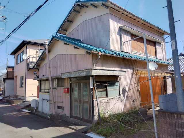 東名高速道路・富士川スマートICまで車で6分です。多方面へのアクセス良好です。