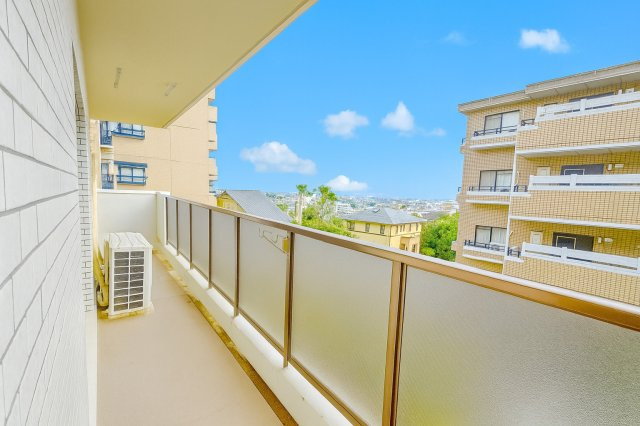 広々バルコニーは日当たり良好です♪